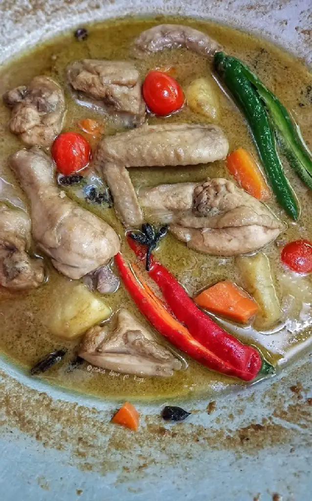 Ayam masak kurma tanpa santan