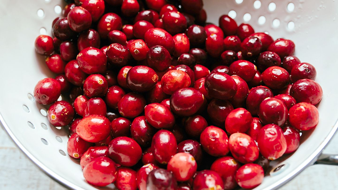 10 Khasiat Buah Cranberry Yang Menakjubkan Untuk Kesihatan Wanita
