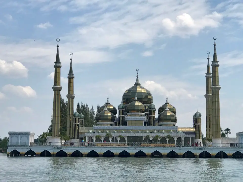 wan man terengganu masjid kristal - pulau di teregganu